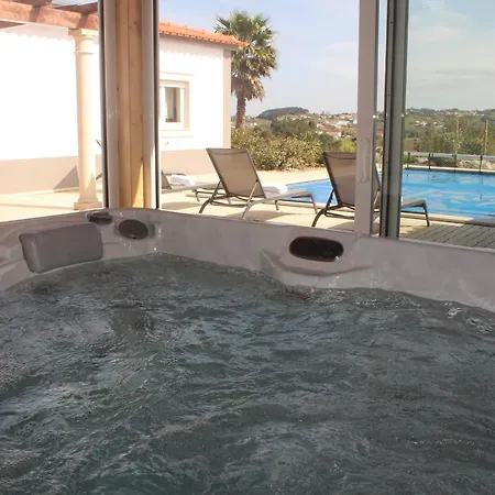Rosa Wjacuzzi Villa Salir de Matos