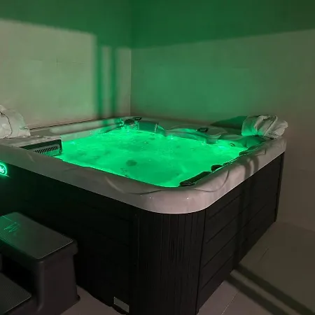 Rosa Wjacuzzi Villa