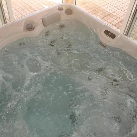 Rosa Wjacuzzi